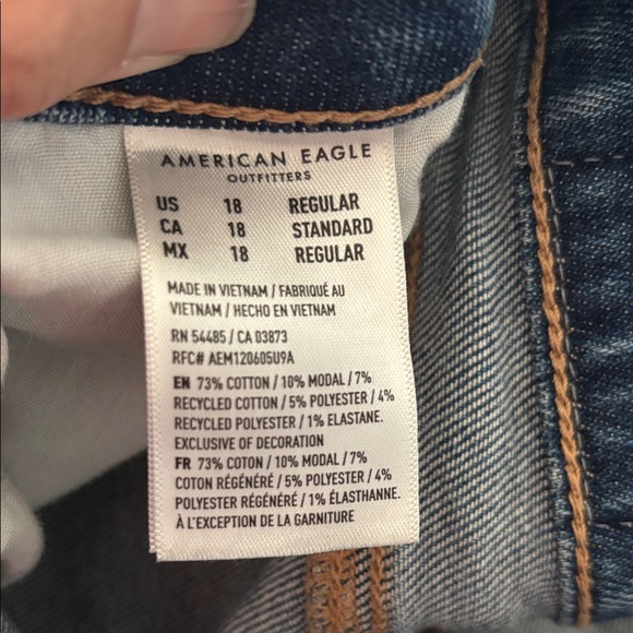 American Eagle Outfitters Dark Blue Cropped Jeans - Picture 2 of 4